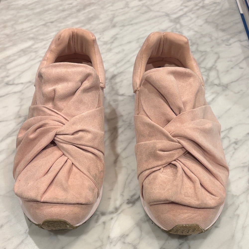MIA SNEAKERS